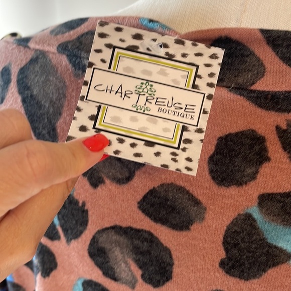 NWT ADORA animal print SOFT COZY fleece knit top accent buttons boat neck M - Picture 8 of 9